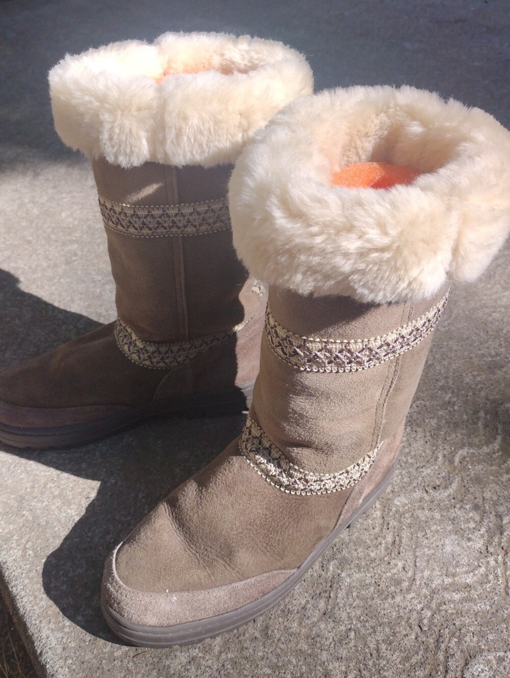 UGG Australia Women's 7 Sundance 5605 Suede Upper Pure Wool Lining Tasman Braid